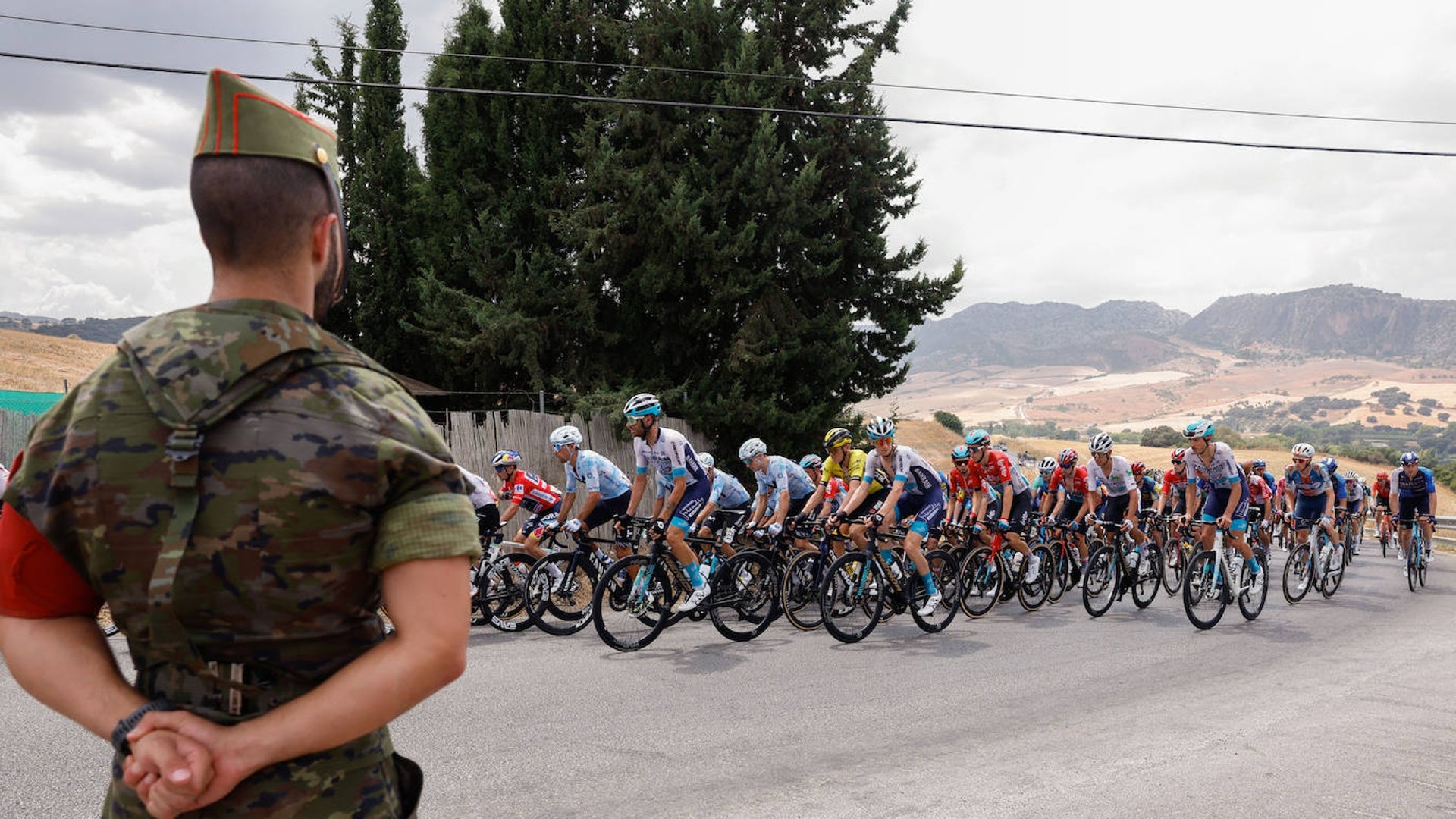 Cálida acogida a la Vuelta Ciclista a España en el interior de la